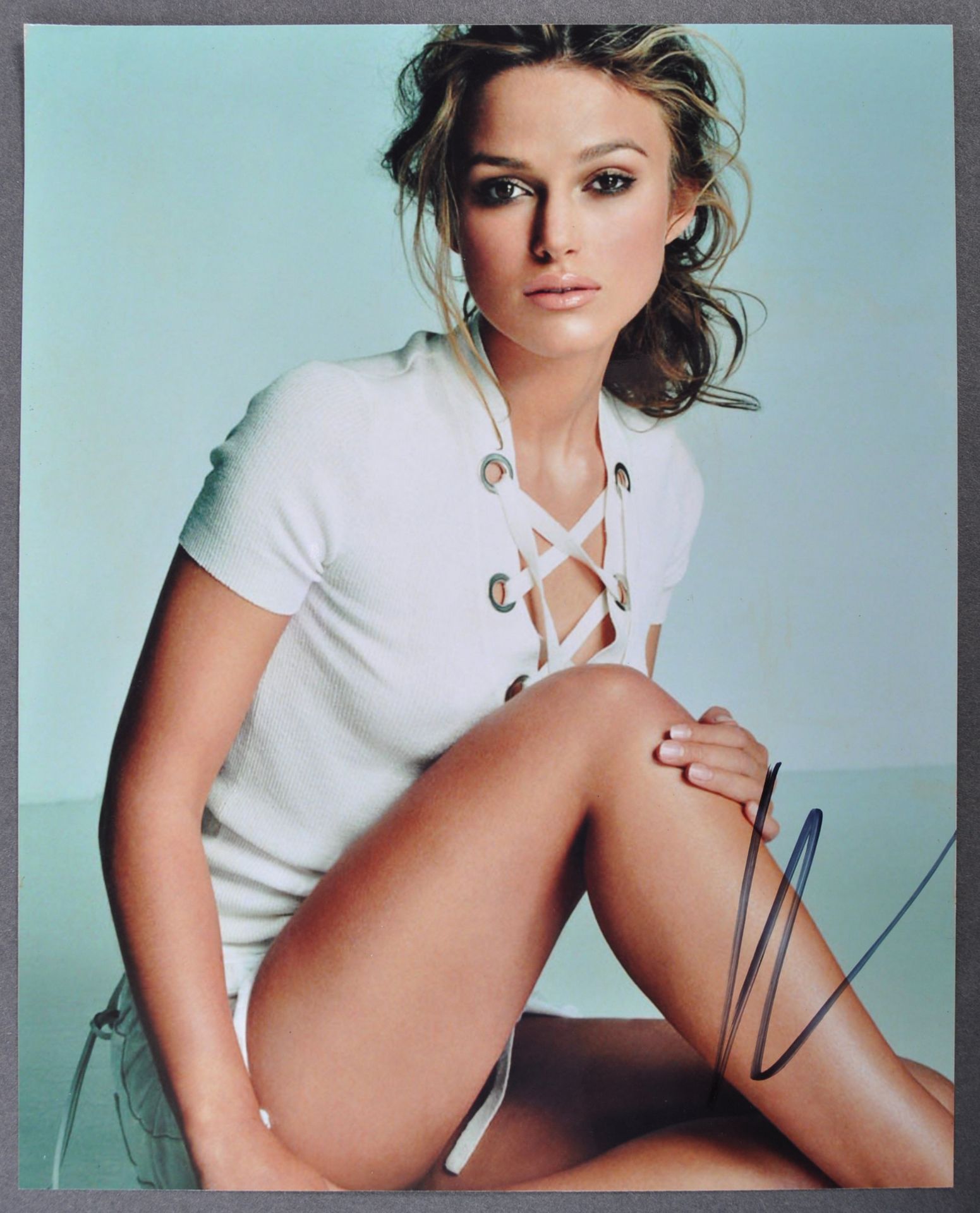 KIERA KNIGHTLEY - PIRATES OF THE CARIBBEAN - SIGNED PHOTO