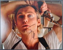 SLEUTH (2007) - JUDE LAW - AUTOGRAPHED 8X10" COLOUR PHOTOGRAPH