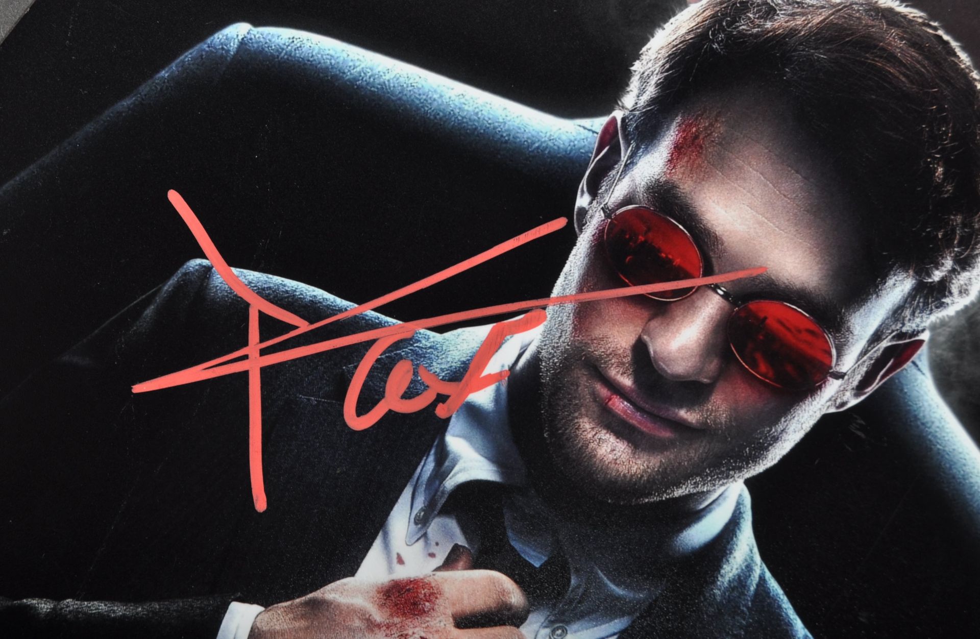 DAREDEVIL - CHARLIE COX - AUTOGRAPHED 12X8" PHOTO - Image 2 of 2