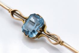 9ct Gold Emerald Cut Large Blue Stone Bar Brooch