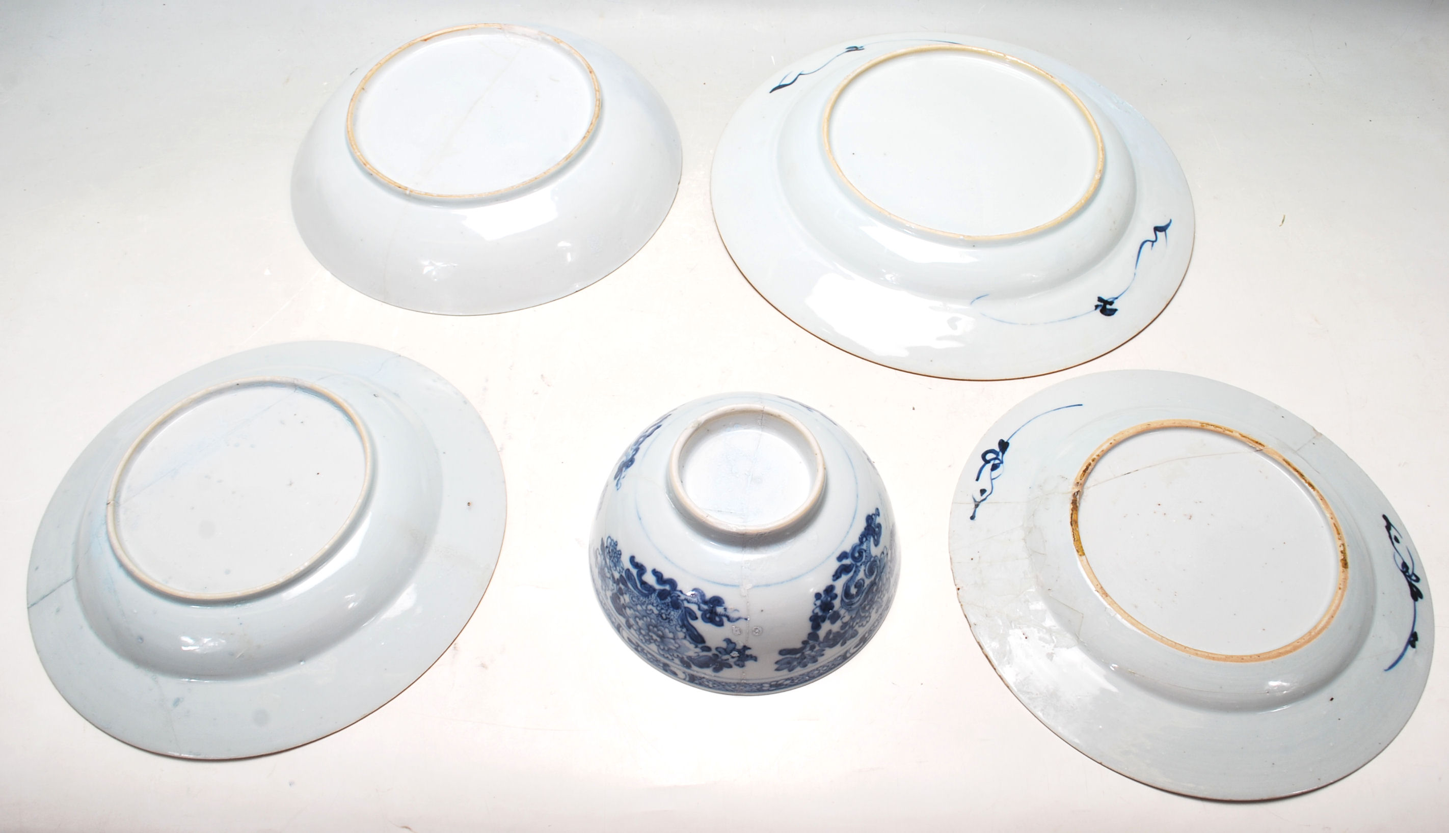 18TH CENTURY CHINESE BLUE AND WHITE CERAMIC BOWLS / PLATES - Image 11 of 12