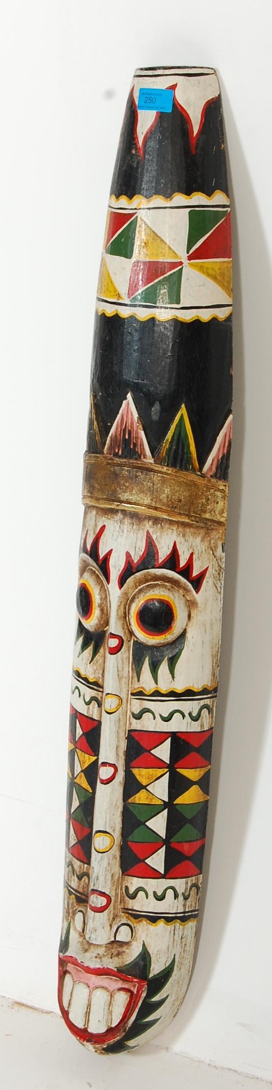 VINTAGE 20TH CENTURY MALAYSIA TRIBAL MASK WITH GEOMETRIC DECORATION - Image 3 of 7