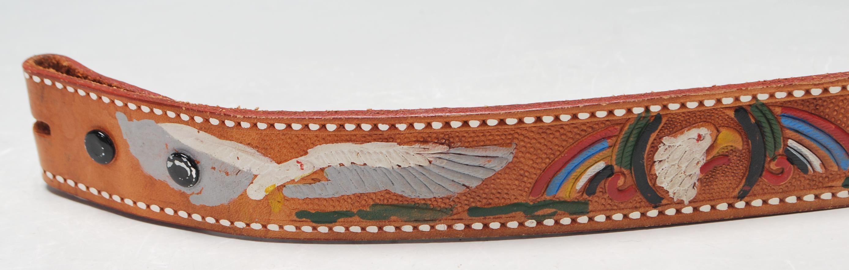 VINTAGE AMERICAN TAN BROWN LEATHER BELT AND METAL BUCK WITH AMERICAN INDIAN DECORATION - Image 6 of 8