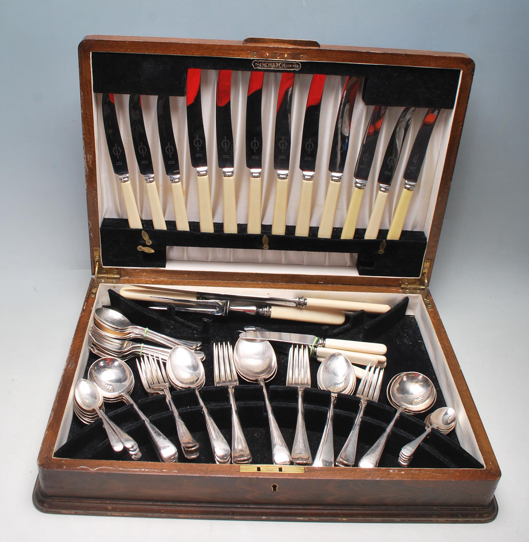 VINTAGE MID 20TH CENTURY SIX PERSON CANTEEN OF CUTLERY BY GEORGE BUTLER & CO
