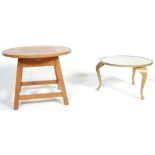 TWO MID CENTURY RETRO COFFEE TABLES / OCCASIONAL TABLE OF A CIRCULAR FORM