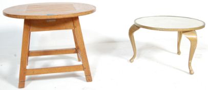TWO MID CENTURY RETRO COFFEE TABLES / OCCASIONAL TABLE OF A CIRCULAR FORM