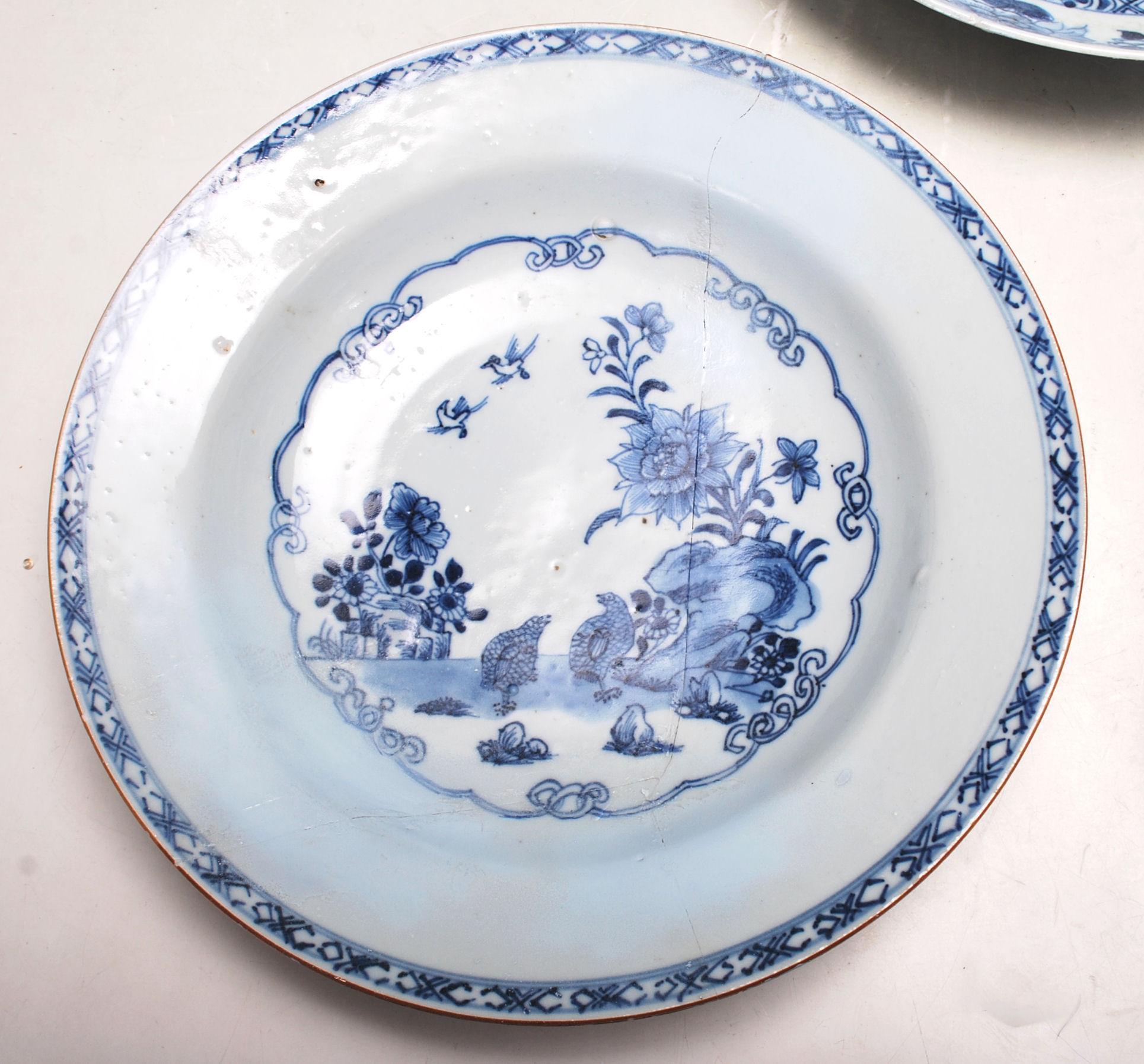 18TH CENTURY CHINESE BLUE AND WHITE CERAMIC BOWLS / PLATES - Image 5 of 12