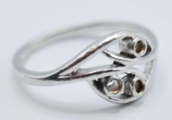 LADIES 9CT WHITE GOLD LEAF RING