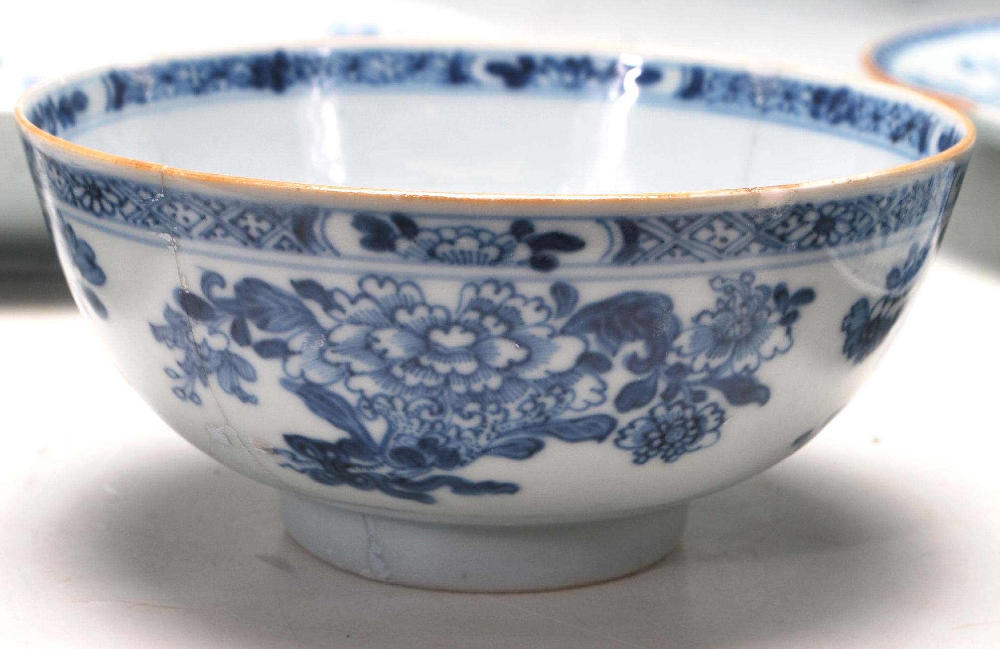 18TH CENTURY CHINESE BLUE AND WHITE CERAMIC BOWLS / PLATES - Image 7 of 12