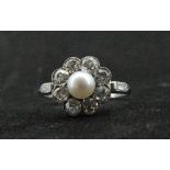 AN 18CT GOLD PEARL & DIAMOND CLUSTER RING