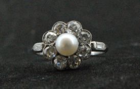 AN 18CT GOLD PEARL & DIAMOND CLUSTER RING