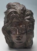 AN EARLY 20TH CENTURY BRONZE SCULPTURE