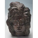 AN EARLY 20TH CENTURY BRONZE SCULPTURE