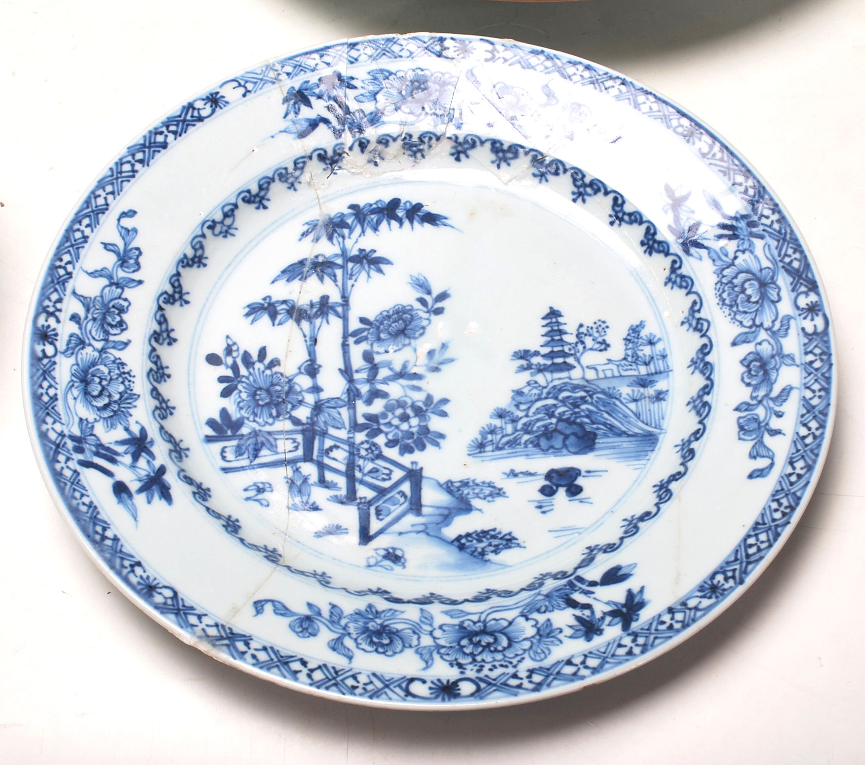 18TH CENTURY CHINESE BLUE AND WHITE CERAMIC BOWLS / PLATES - Image 2 of 12