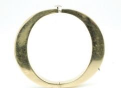 A FRENCH 18CT GOLD HINGED BANGLE