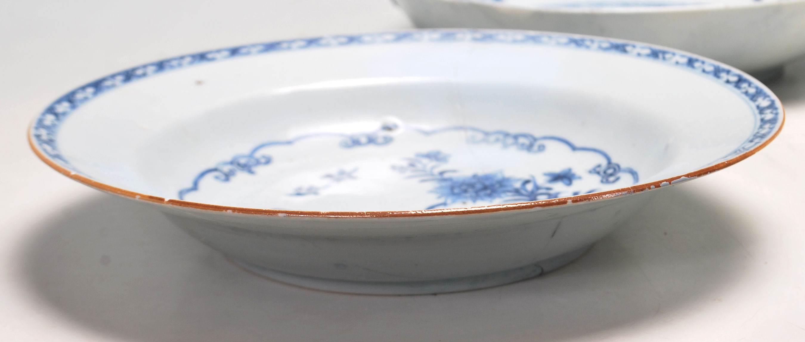 18TH CENTURY CHINESE BLUE AND WHITE CERAMIC BOWLS / PLATES - Image 10 of 12