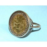 A 1907 half-sovereign in 9ct gold ring mount, size Q½, 8.6g.