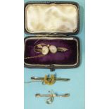 An Edwardian 9ct gold horseshoe brooch, a small bar brooch set aquamarine and pearl, (damaged, pearl