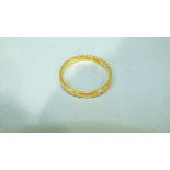 A 22ct gold wedding band, size M, 2.5g.