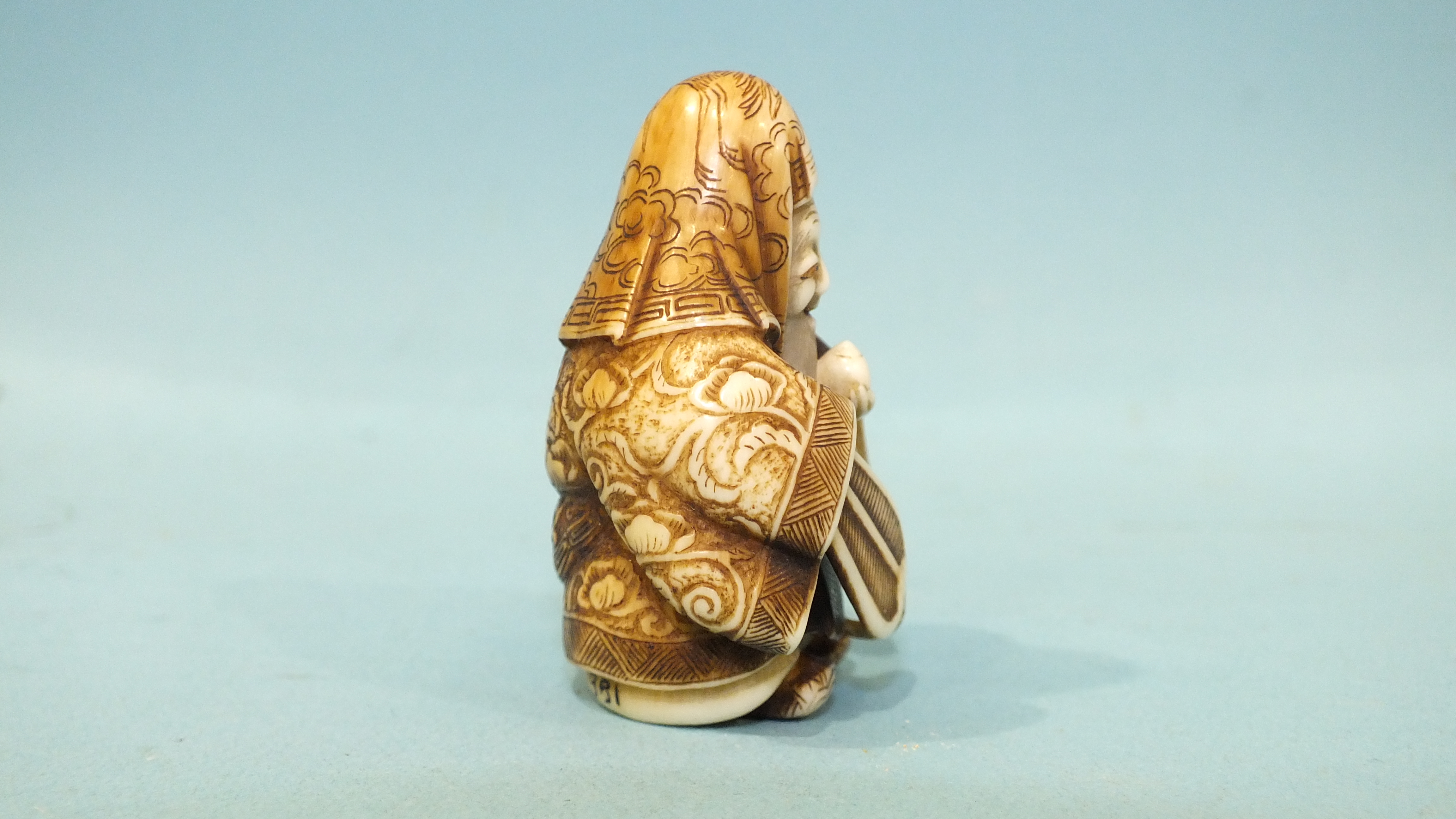 A mid to late-19th century ivory netsuke of Jurojin holding a fan and a tama, his robes finely- - Image 4 of 5