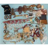 A quantity of costume jewellery.