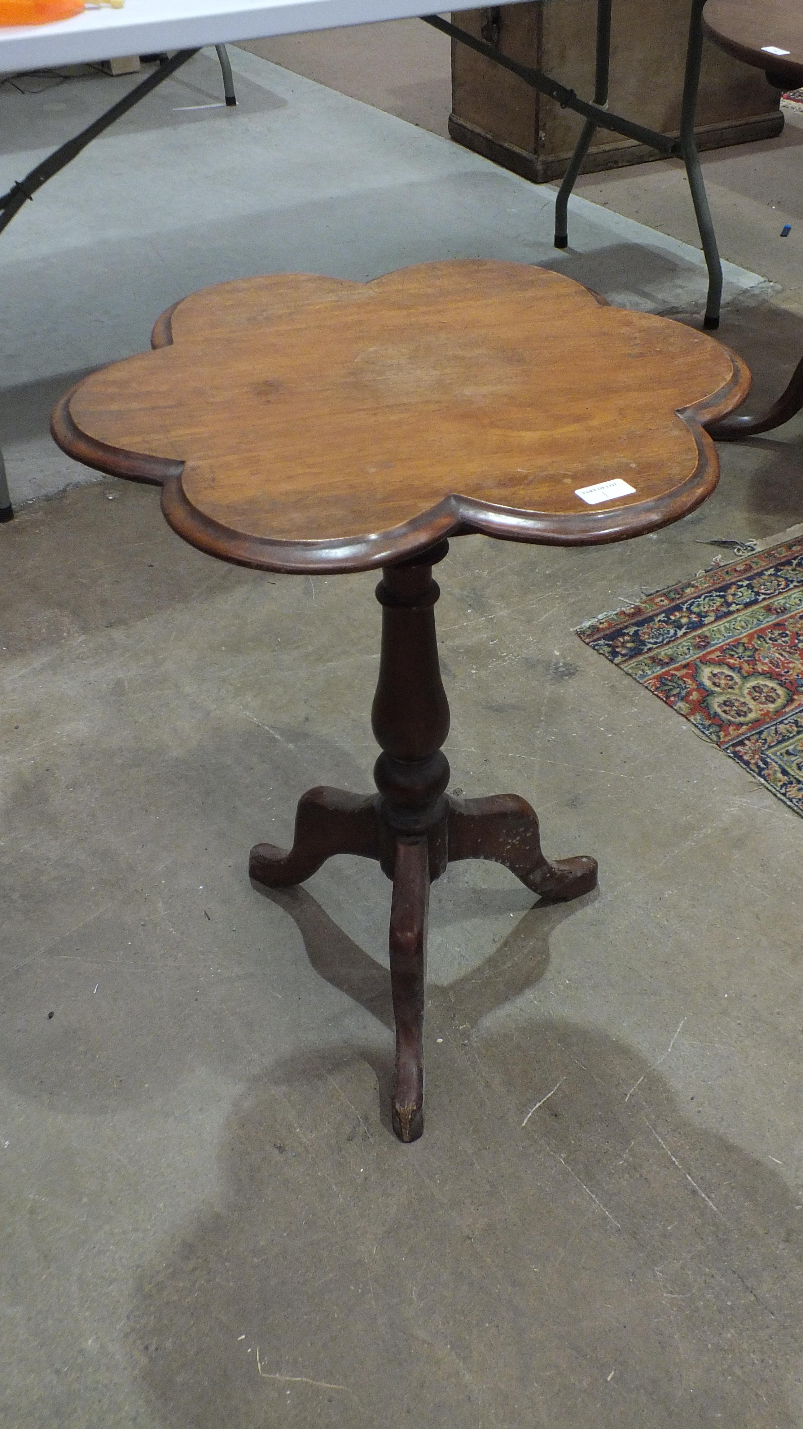 A walnut drop-leaf oval dining table, 105 x 146cm open, a Georgian cross-banded mahogany oval - Image 3 of 3