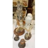 A Franklin Mint 'The Great Grey Owl' ceramic sculpture on stand, 39cm high, a composite owl lamp and