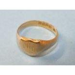 An 18ct gold signet ring, size Q, 5.9g.
