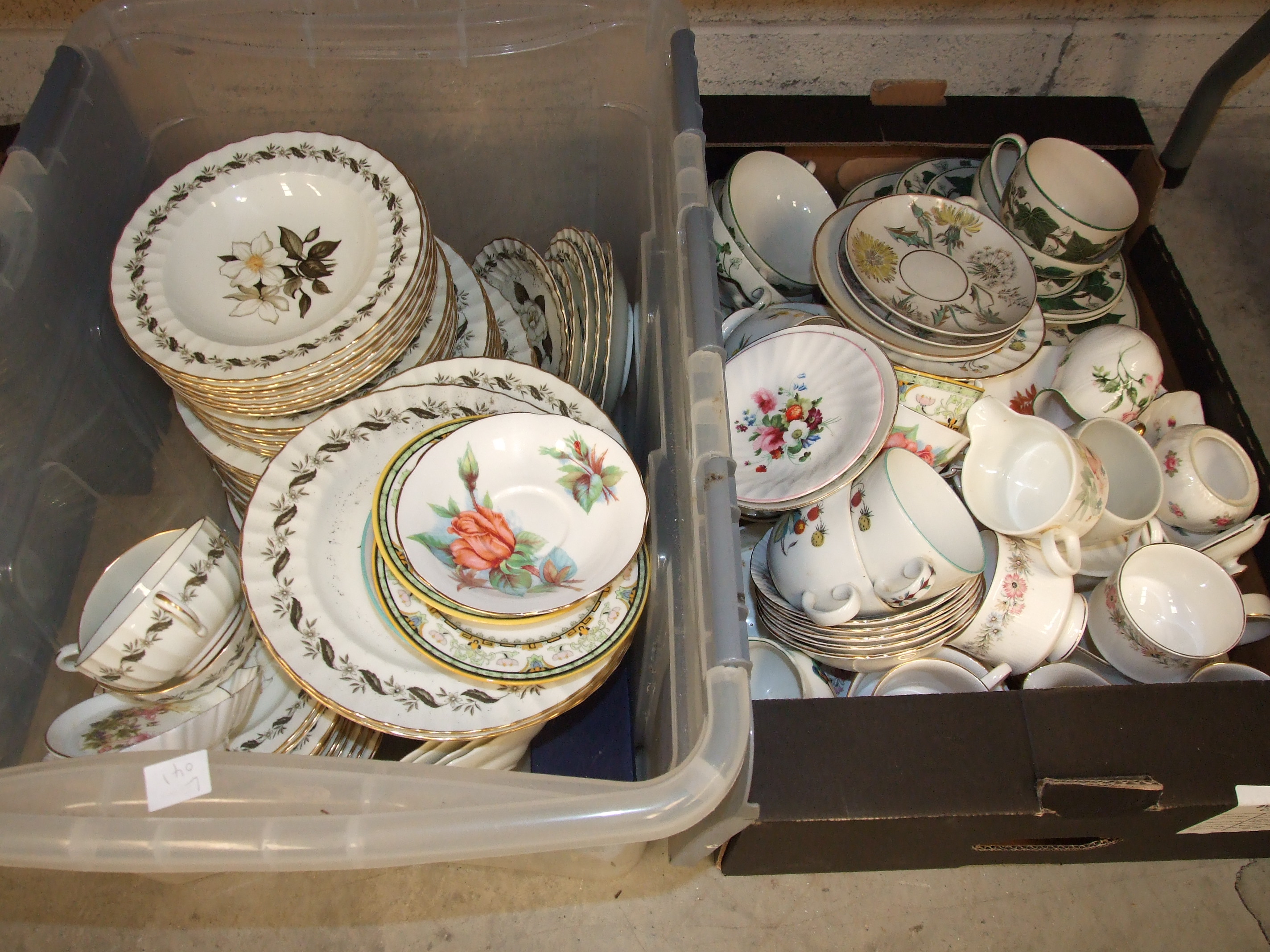 Approximately 60 pieces of Royal Worcester 'Engadine' pattern tea and dinnerware, 37 pieces of - Image 2 of 2