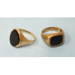 Two 9ct gold signet rings set onyx, sizes X and V, 10.5g.