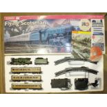 Hornby OO Gauge, R1019 Flying Scotsman Set: LNER 4-6-2 locomotive No. 4472 'Flying Scotsman',