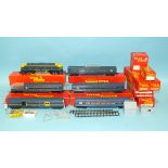 Triang Railways OO Gauge, T. C. Series R159 Double-ended Diesel, coaches: R24, R131, R132 (vista