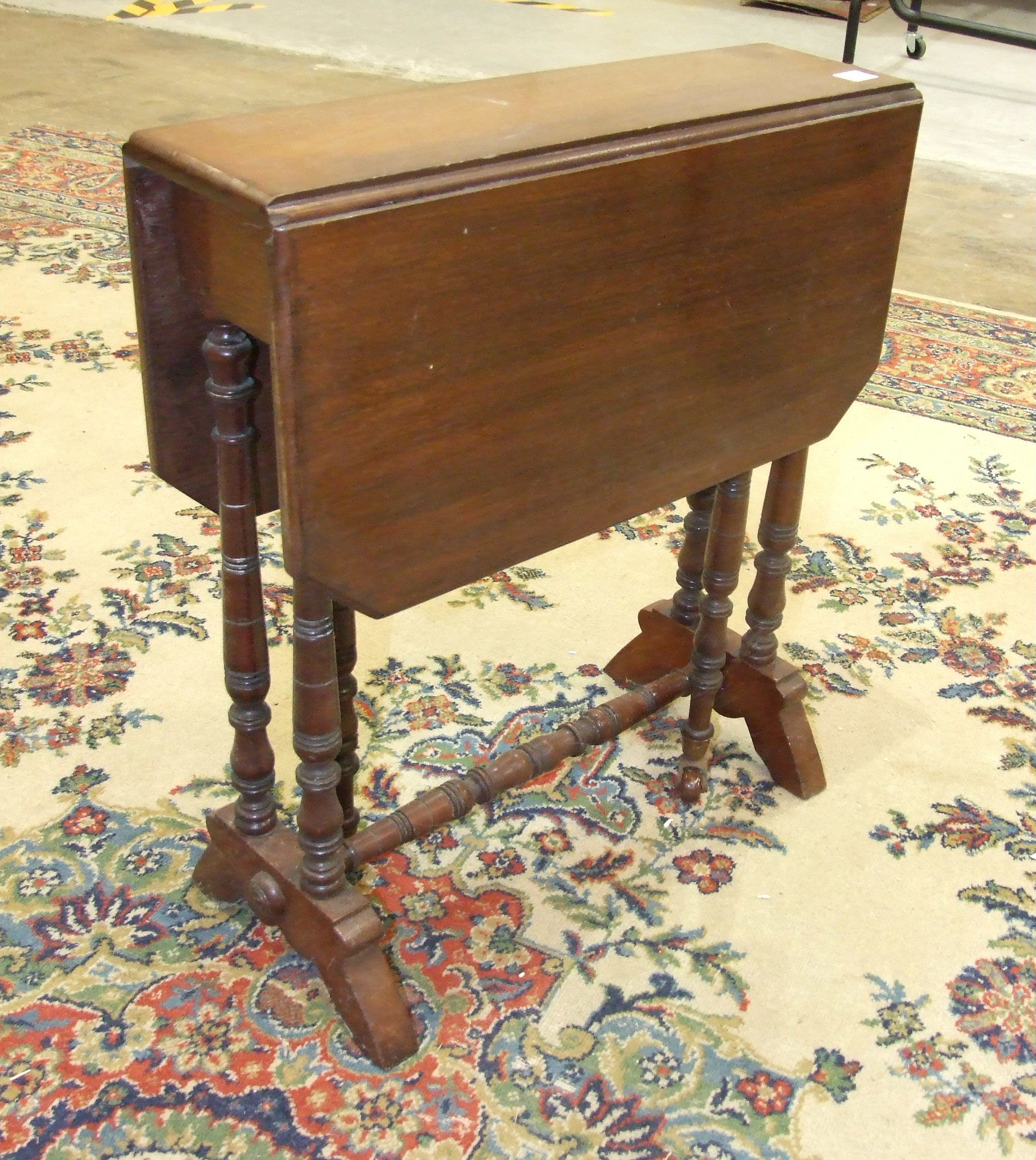 An Edwardian walnut small Sutherland table, with drop leaves, on turned legs, 62 x 50cm open.