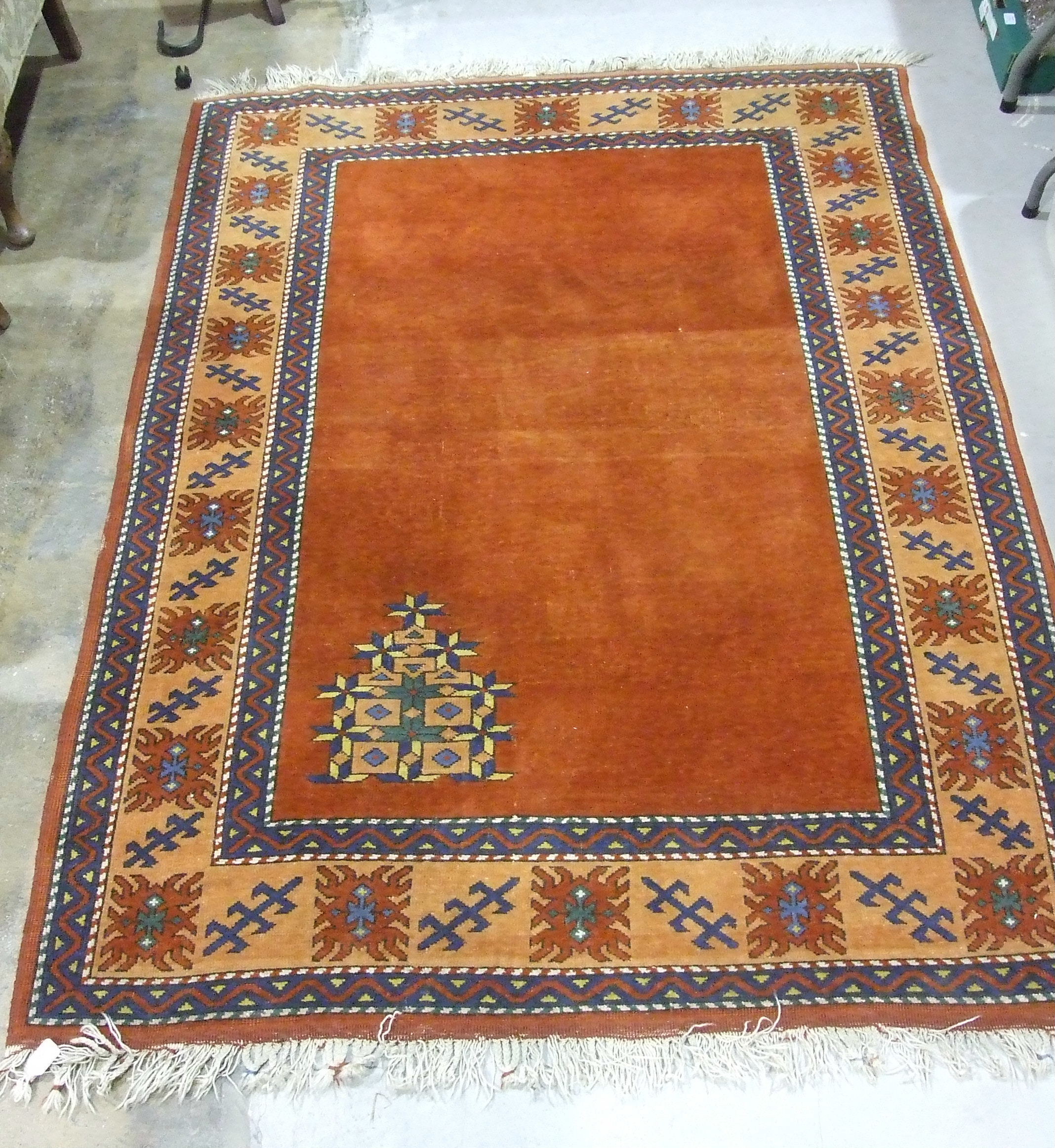 A modern Oriental rug, 82 x 155cm.