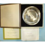 A Franklin Mint sterling silver plate with etched decoration, Riding to the Hunt by James Wyeth,