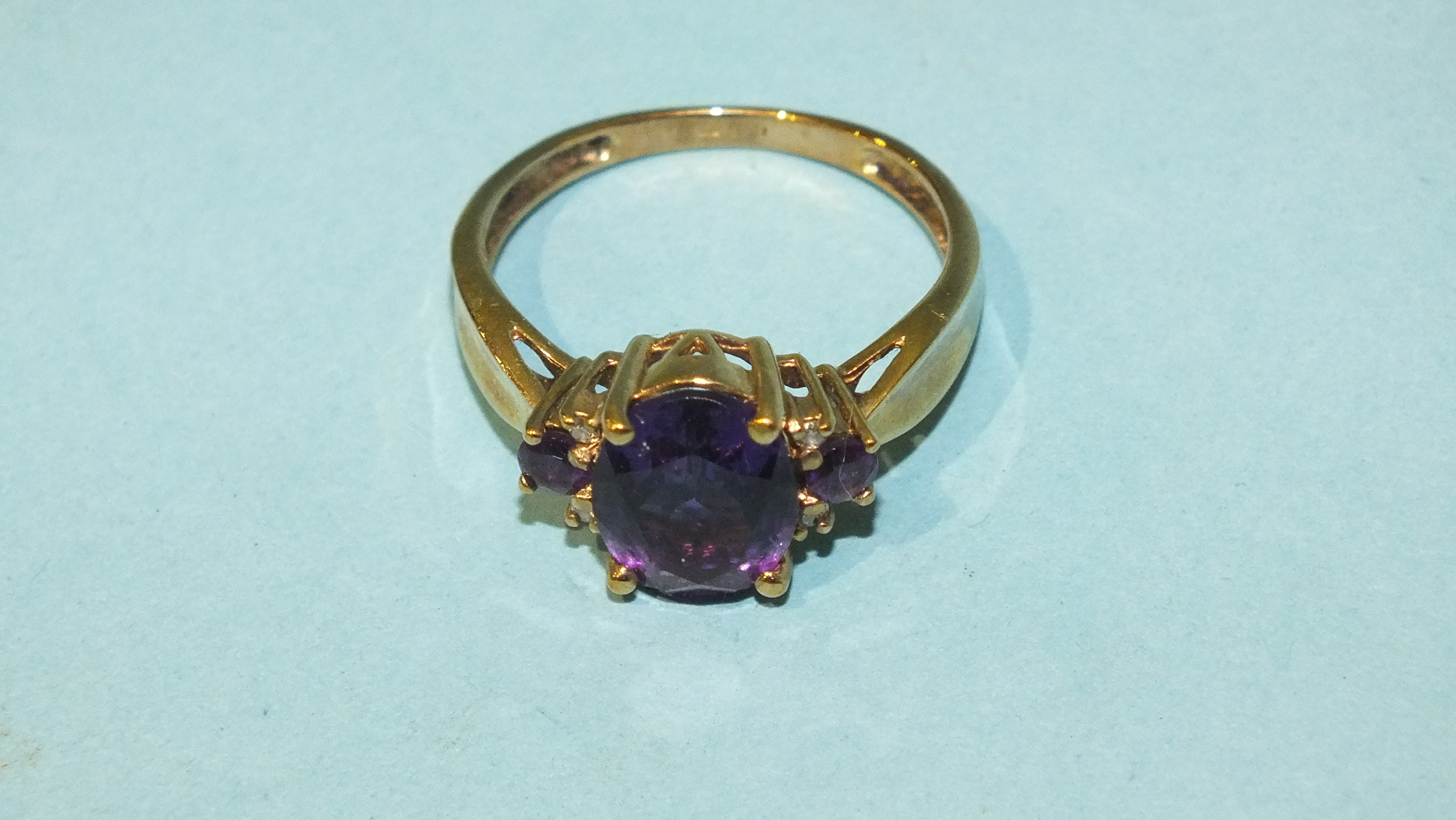 A 9ct gold ring set amethysts and diamond points, size Q, 2.9g.