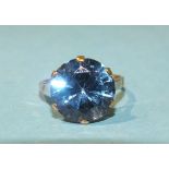 A 9ct gold dress ring set blue spinel, size N, 3.9g.