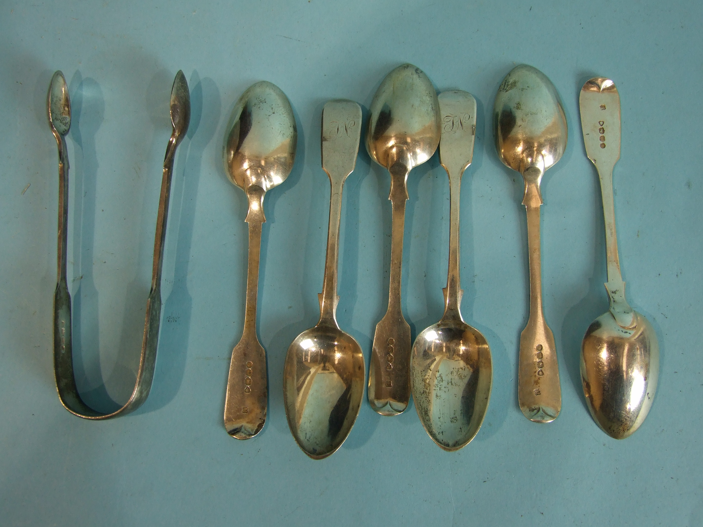 A set of six Victorian fiddle pattern teaspoons and matching sugar tongs, London 1874, ___6½oz.