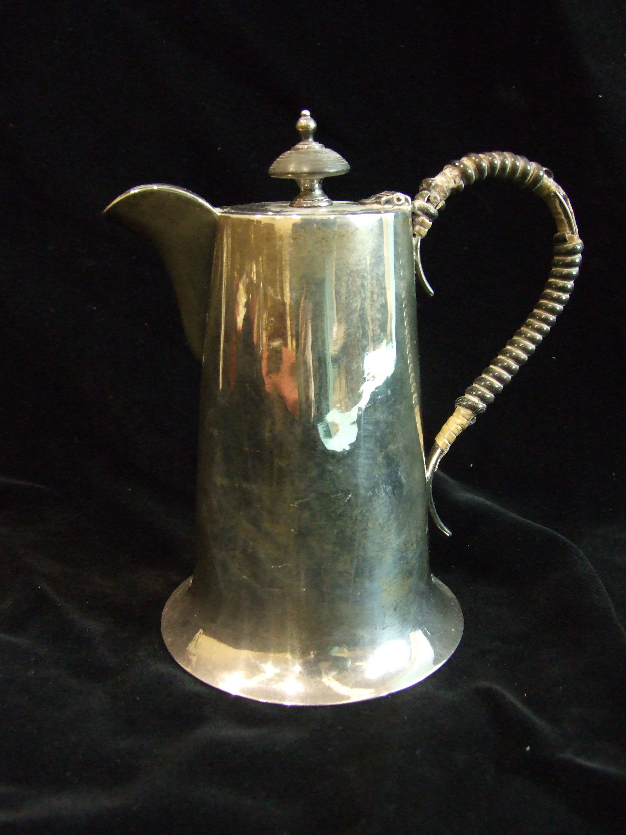 A plain hot water jug with flared circular base, Sheffield 1930, ___12½oz.