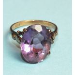An amethyst dress ring with 14k gold mount, size M, 3.8g.