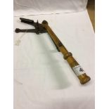 HAND HELD CLAY PIGEON LAUNCHER