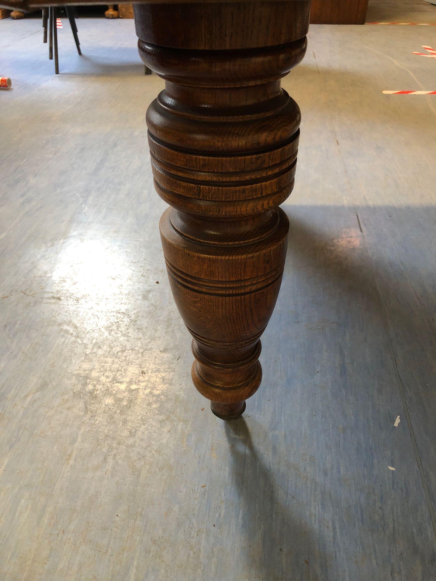 OAK DINING ROOM TABLE - Image 3 of 5