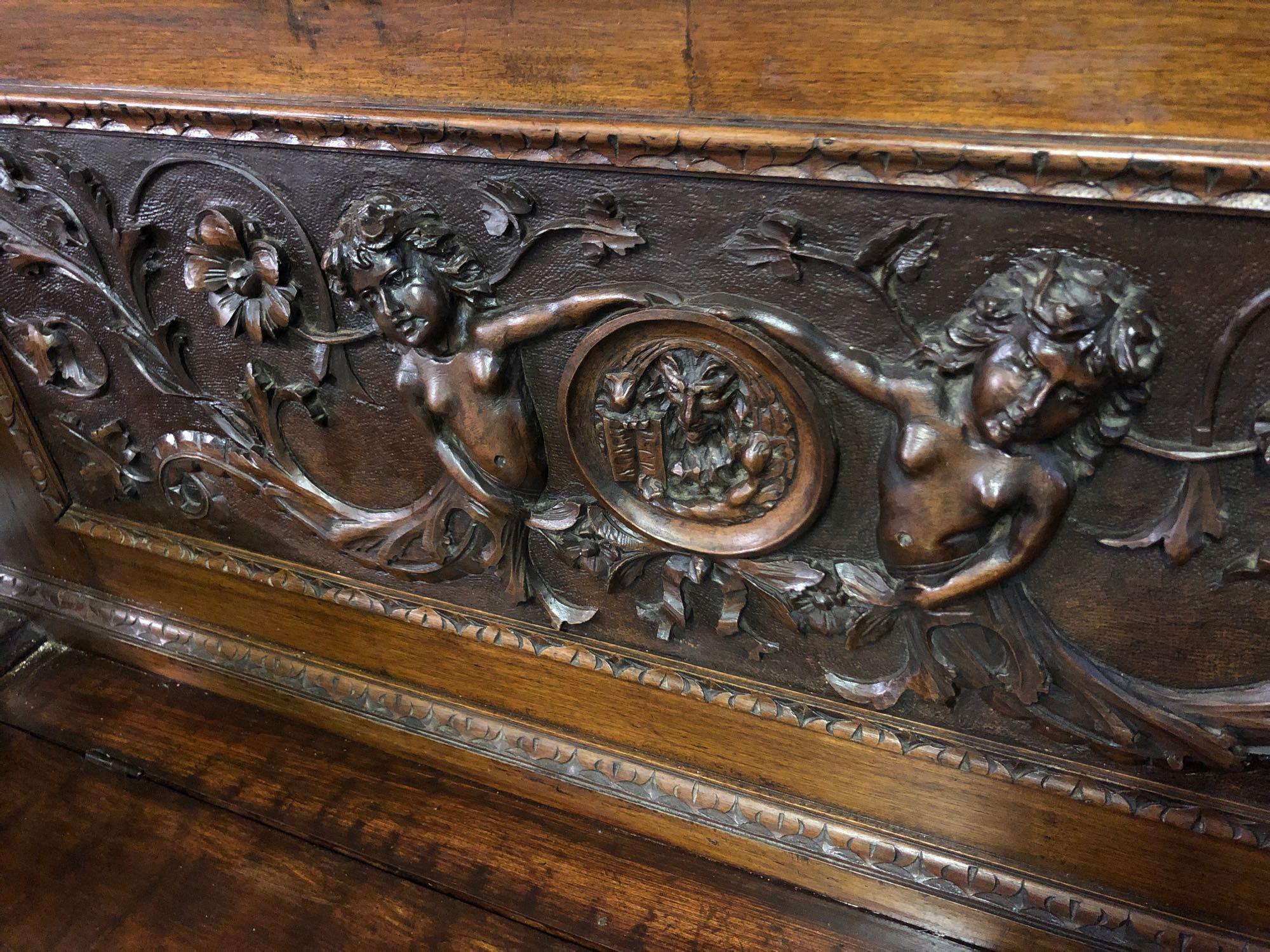 ITALIAN WALNUT CARVED SETTLE - Image 4 of 9