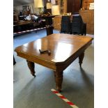 OAK DINING ROOM TABLE