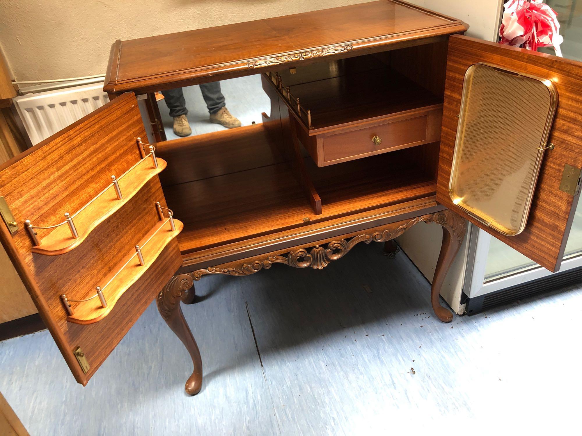 DRINKS CABINET - Image 3 of 3