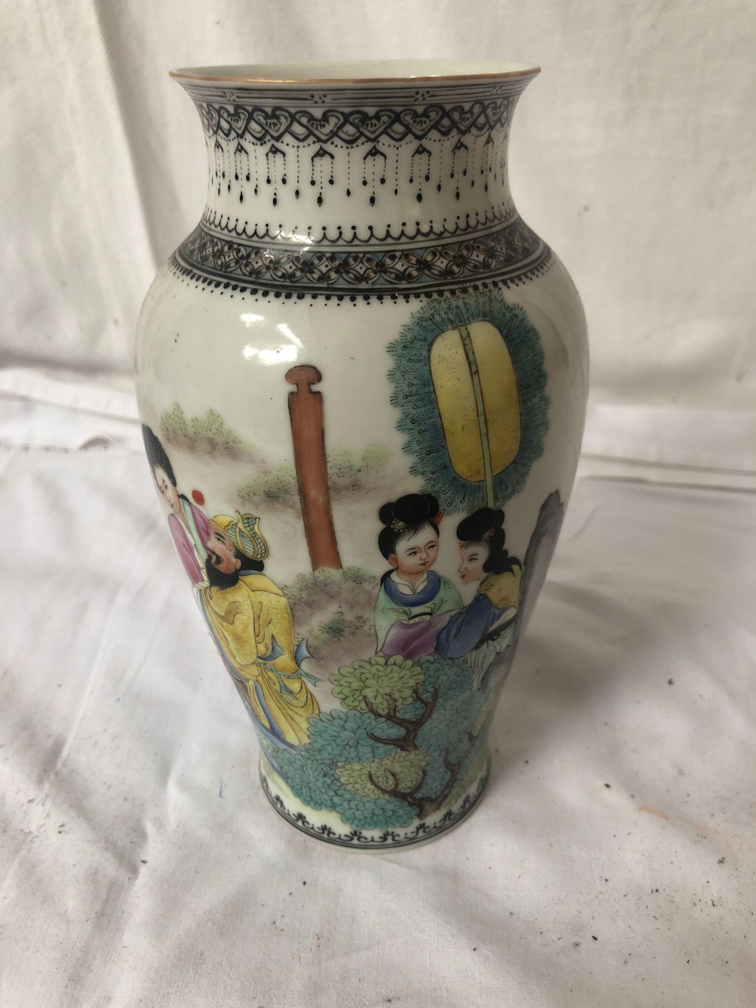 CHINESE REPUBLIC PORCELAIN VASE (AF)