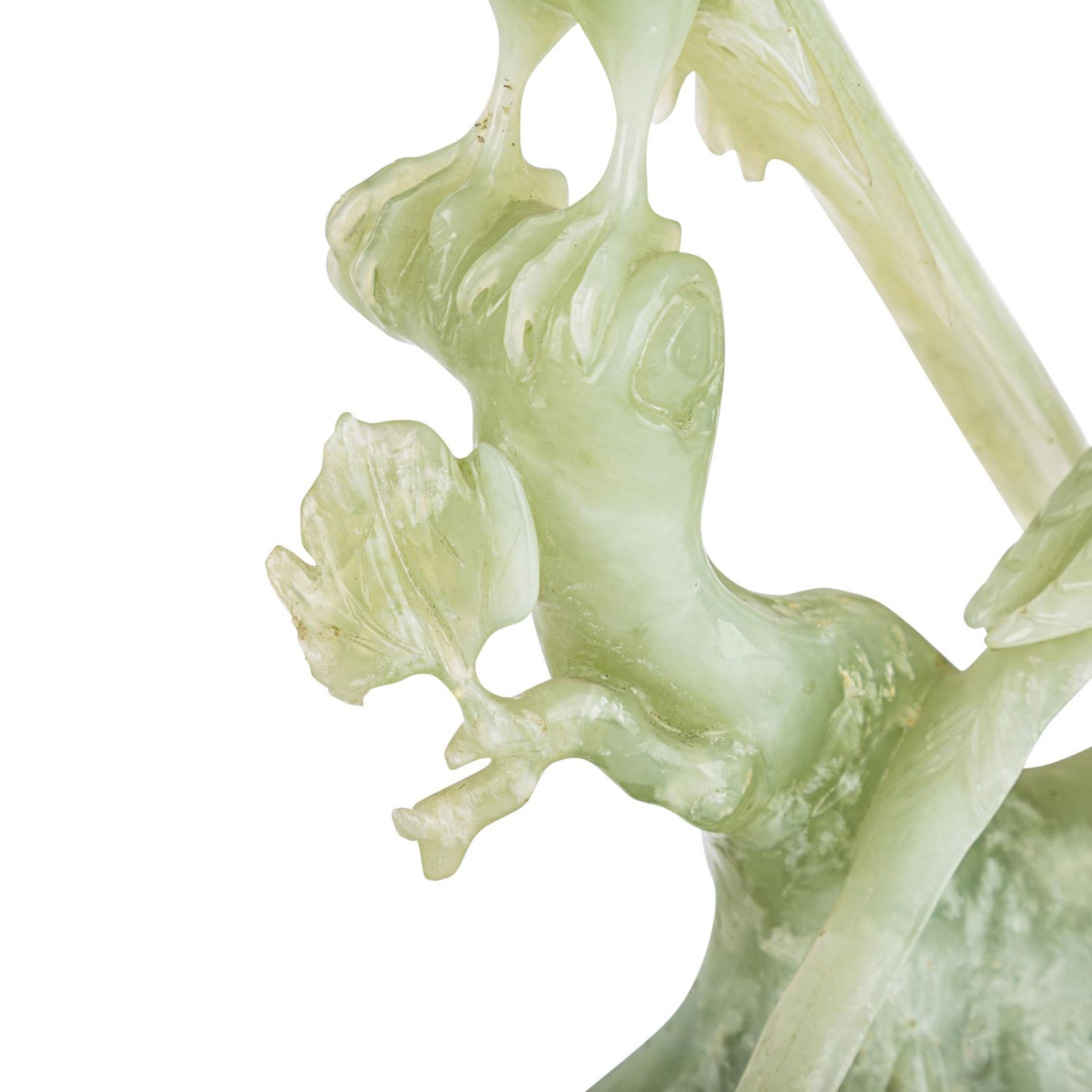 Paar Skulpturen aus grüner Jade. CHINA, 20. Jh..Zwei "Goldener Fasan" Vogelgruppen, H: 13,5 cm und - Bild 11 aus 11