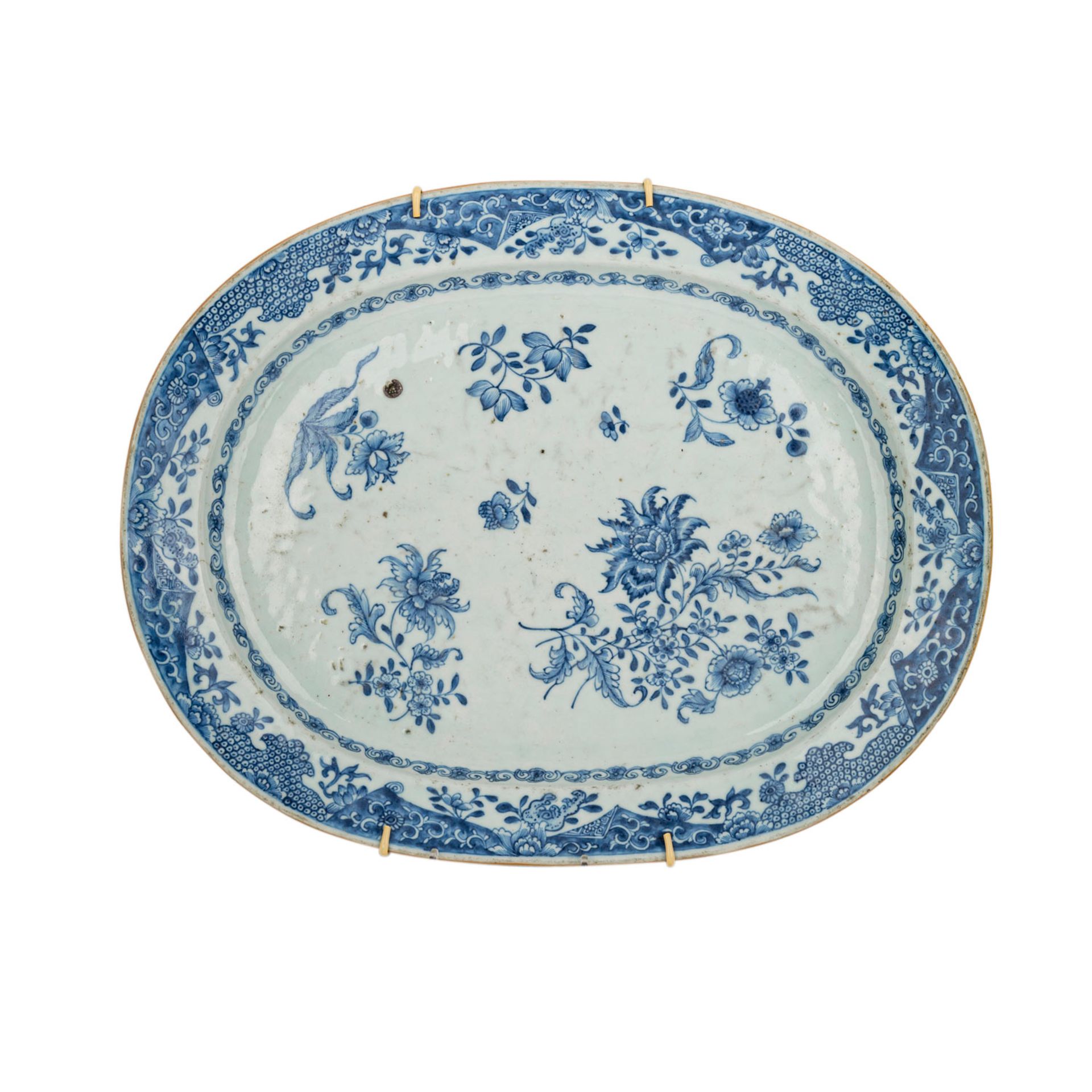 Zwei blau-weisse Platten. CHINA, Guangxu-Periode (1874-1908).Ovale Platten: mit Blütenmalerei, L: 45 - Bild 3 aus 10