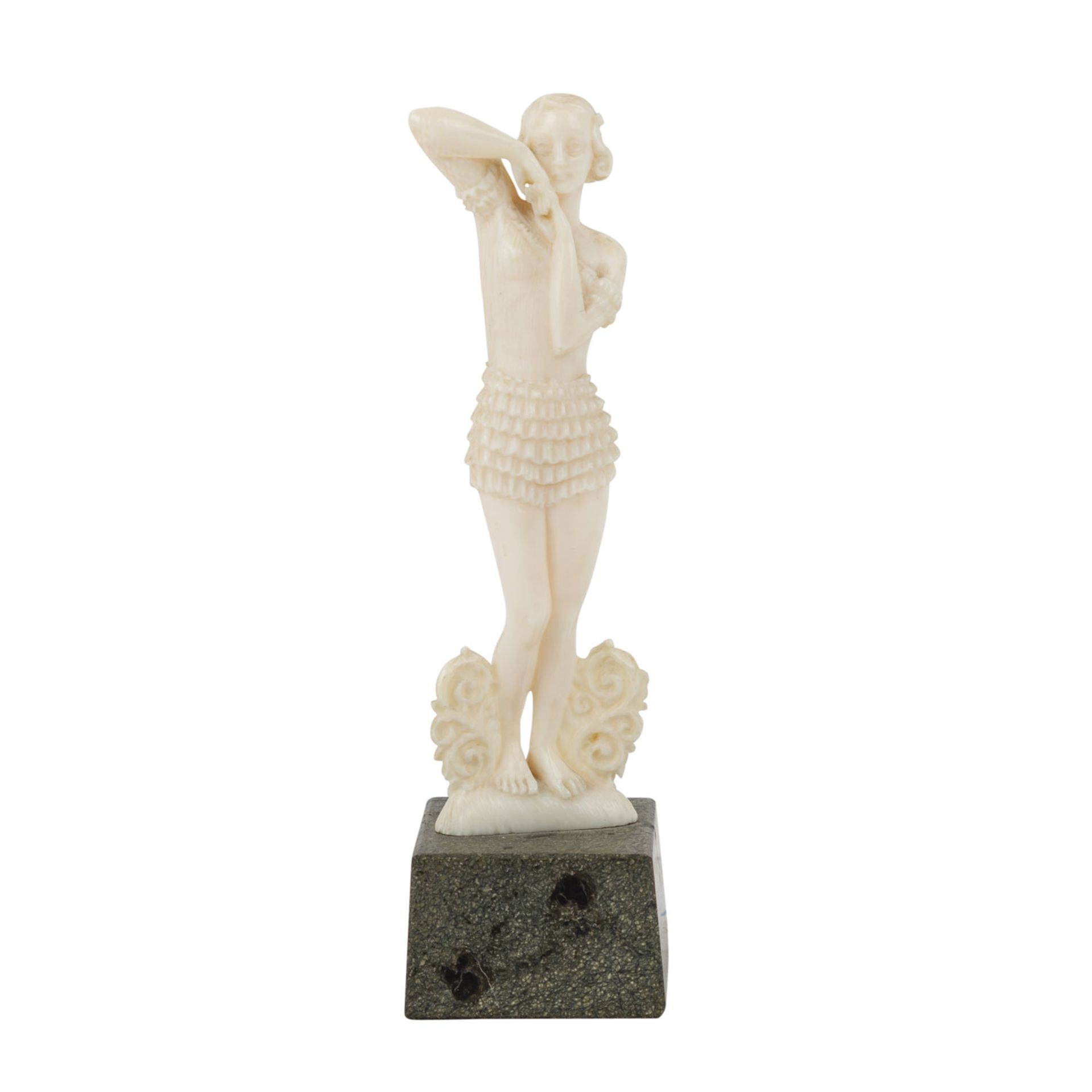 ART-DÉCO-TÄNZERINUm 1920, kleine Elfenbein-Figur mit den Hände neben ihrem Gesicht, stehend auf