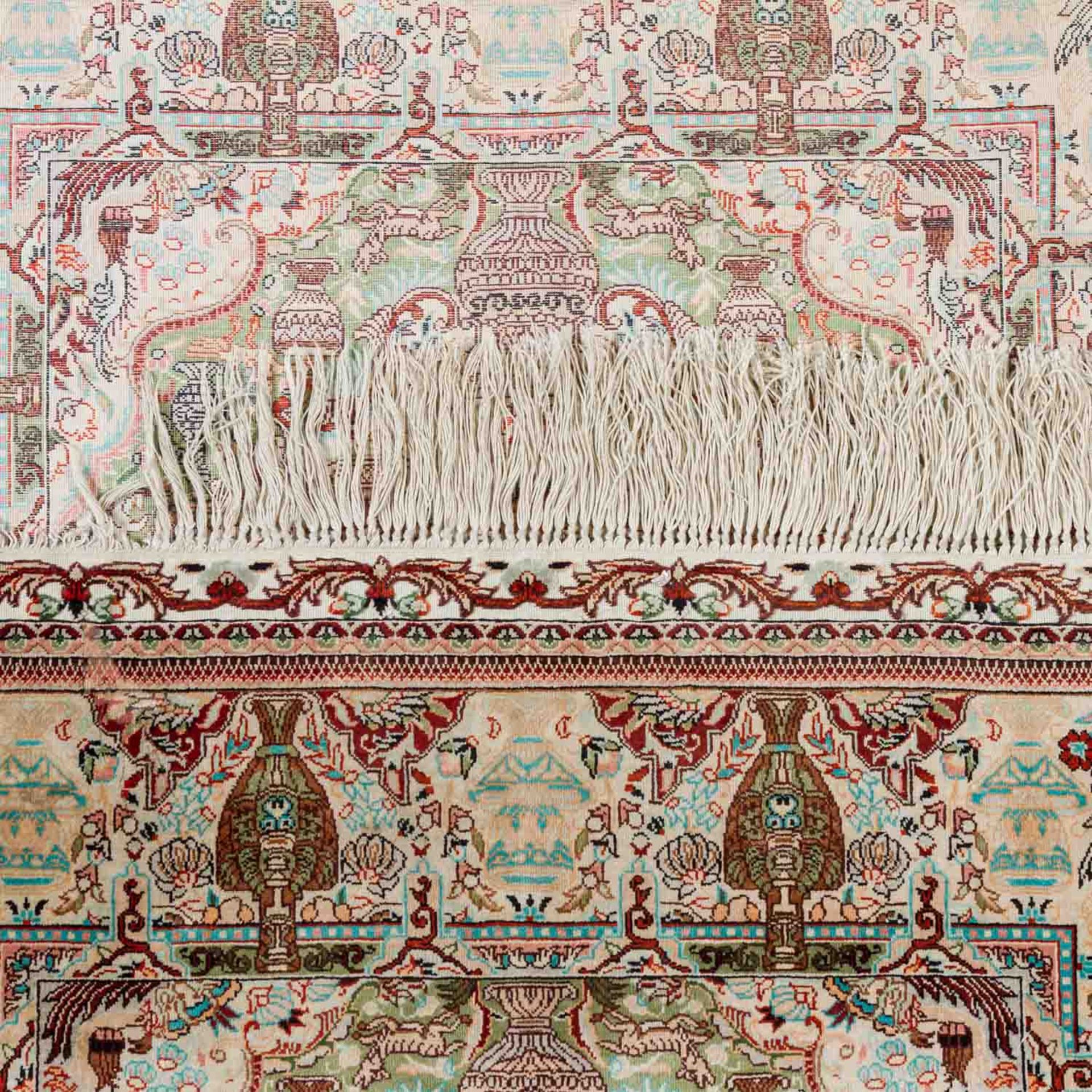 Zwei Orientteppiche aus Naturseide.Ghom Kashmir mit Feldermuster, 119x78 cm/ - Bild 4 aus 6